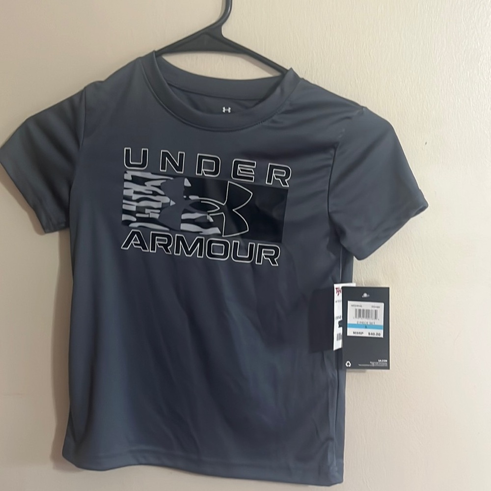 Under Armour size 5 boys tshirt top grey black athletic summer shirt New